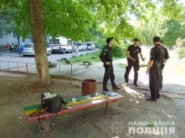 В Киеве мужчина открыл стрельбу по хулиганам во время прогулки с дочкой