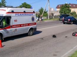В Днепре на Криворожской Audi столкнулся с мотоциклом: мужчину забрала скорая