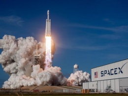 SpaceX подала в суд на американское правительство