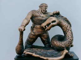 На Рыбальском острове в Киеве установили мини-скульптуру богатырю Киррилу Кожемяке, - ФОТО