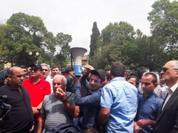 В Абхазии оппозиция протестует и требует перенести выборы
