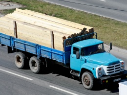 В России продают несколько новых грузовиков ЗИЛ-133