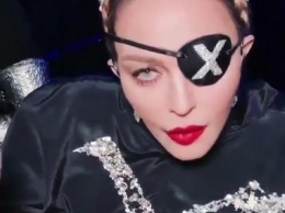 Мадонна смертельно больна? Фанатов насторожила шишка на шее 60-летней певицы