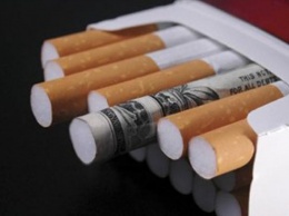 Украинским курильщикам придется платить за сигареты больше 100 грн