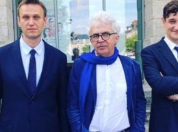 Адвокат братьев Навальных получает деньги от Сороса