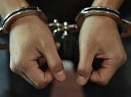 В Днепропетровской области 25-летний парень средь бела дня ограбил двух мужчин