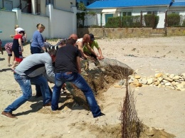 В Новой Дофиновке снесли незаконный забор на пляже