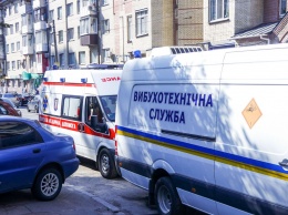 В Киеве заминировали крупнейшие сети супермаркетов: спасателей, медиков и полицию подняли на ноги