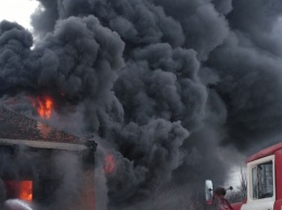 Мощный взрыв прогремел под Москвой: ЧП на оборонном заводе попало на видео, все в черном дыму