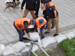 В Ужгороде создали искусственную дамбу: готовятся к возможному подтоплению