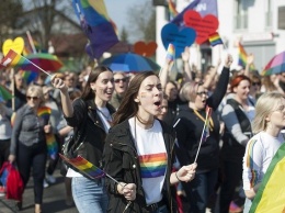 Стало известно, сколько россиян выступают за равные права для ЛГБТ