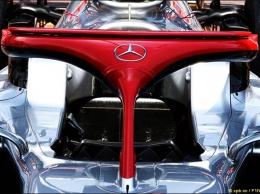 Halo в Mercedes выкрасили в красный