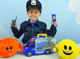 Полицейские организовывают праздник для детей, - ФОТО