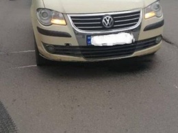 На Прикарпатье пенсионерка кинулась под колеса проезжающего мимо автомобиля