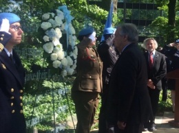 Генсек ООН почтил память погибших миротворцев, среди которых украинский офицер