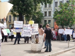 Конфликт в ПЦУ: сторонники запрещенного в служении одесского священника поддержали Филарета