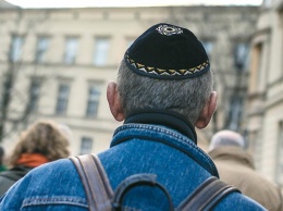 Германия предупредила иудеев о небезопасности ношения кипы