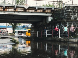 "Мокрые кроссы" и холодные носы: Днепр снова накрыло дождями