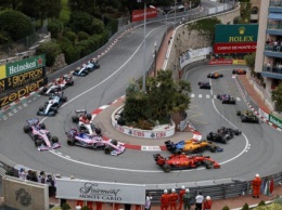 Два стюарда едва увернулись от несущегося болида в гонке Гран-При Монако
