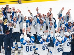 Финский журналист, которой пророчил провал своей хоккейной сборной на чемпионате мира, съел газету