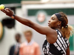 На Roland Garros Cерена Уильямс вышла на корт в куртке с надписями "Мать, королева, чемпионка, богиня"