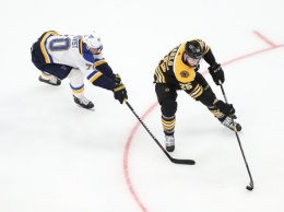 Российский хоккеист НХЛ порезал шайбой капитана соперников