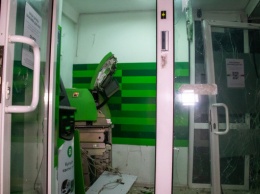 Ночью в Киеве на Лесном массиве в отделении "ПриватБанка" взорвали банкомат (фото, видео)