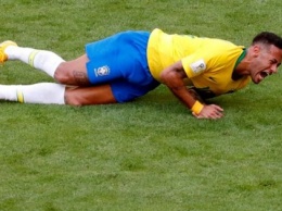 Неймар не смог завершить тренировку сборной Бразилии из-за проблем с коленом