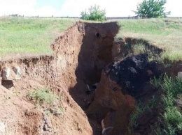 В Бердянске эффектно засняли местный «Большой каньон»: он образовался из-за аварии трубопровода