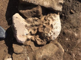 В Риме нашли голову Диониса, замурованную в средневековую стену