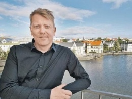 Исландский комик, вытащивший столицу из кризиса, дал совет Зеленскому