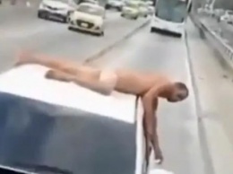 Женщина заставила мужа проехаться голым на крыше машины, чтобы наказать за измену