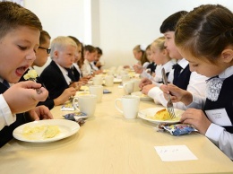 Киевских школьников будут кормить по-новому