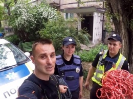 На Днепропетровщине экстремал помог женщине попасть в квартиру