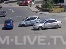 Из-за неработающего светофора на проспекте произошло ДТП (видео)