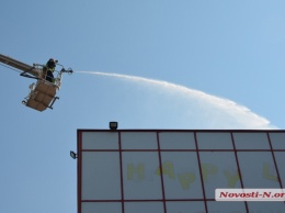 Учения в Николаеве: спасатели тушили «Сити-центр» и выносили пострадавших