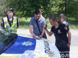 На Днепропетровщине водитель пытался дать тысячу гривен полицейскому