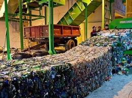 Филиппины после дипломатического конфликта отправили более тысячи тонн мусора обратно в Канаду