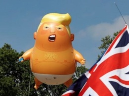 Британцы собирают деньги на гигантский шар в образе Трампа в подгузниках - Bloomberg