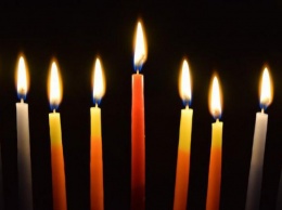 Толкование приметы: если в церкви упала свеча