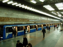 В вагоне метро подрались пассажиры (видео)