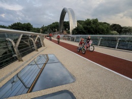 Стеклянные панели на новом пешеходном мосту покроют слоем супербронированного стекла