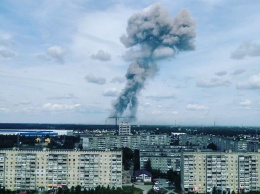 На заводе в России прогремели два взрыва, начался пожар (ВИДЕО)