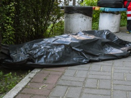 В Киеве женщина упала с балкона высотки