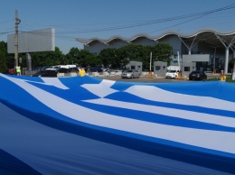 В Одесском аэропорту установили национальный рекорд и развернули самый большой флаг Греции (новости компаний)