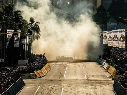 Red Bull Racing проводит гоночное шоу в Кейптауне