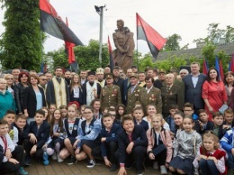 Памятник Шухевичу в Ивано-Франковске вызвал протесты Польши и Израиля