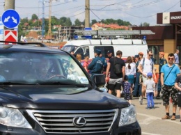 "Никому не мешал": представитель Якубовича объяснил езду ведущего по тротуару в Чебоксарах