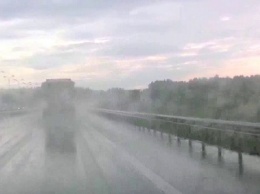 Трассу Борисполь-Днепр-Запорожье затопили дожди: движение автотранспорта парализовано