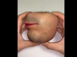 Японец показал «человеческий» рот-кошелек, сделанный своими руками